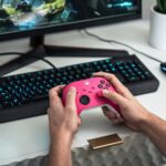 Control Inalámbrico Xbox Series X|S, Xbox One y PC: Edición Especial Deep Pink (Rosa Oscuro) - Diseño Ergonómico y Conectividad Bluetooth - Imagen 7