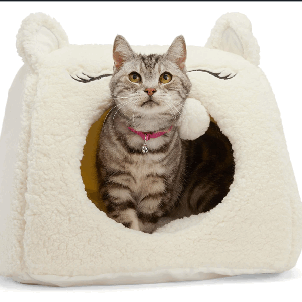 Cama para gatos con forma de pirámide color blanco