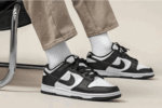 NIKE DUNK LOW NEGRO BLANCO TALLA 10 - Imagen 5