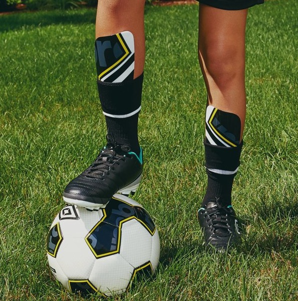 Espinilleras sin cordones de fútbol para adultos Umbro